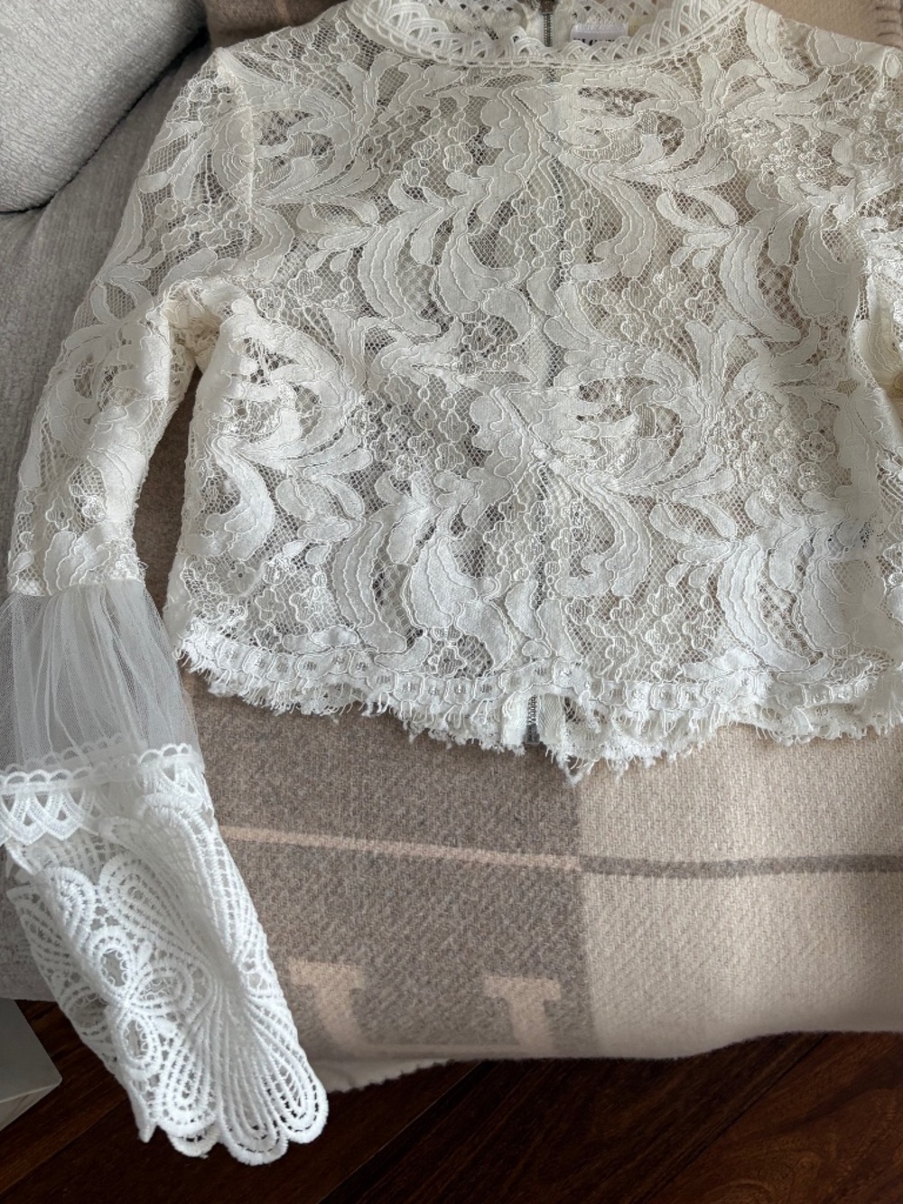Blonde lace top size M